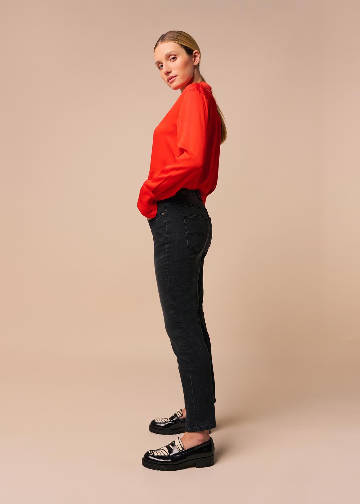 CAROLE HUGO - Jeans black denim Taille Moyenne | Mom Fit - Entrejambe Haute | Taille en pouces Cimarron