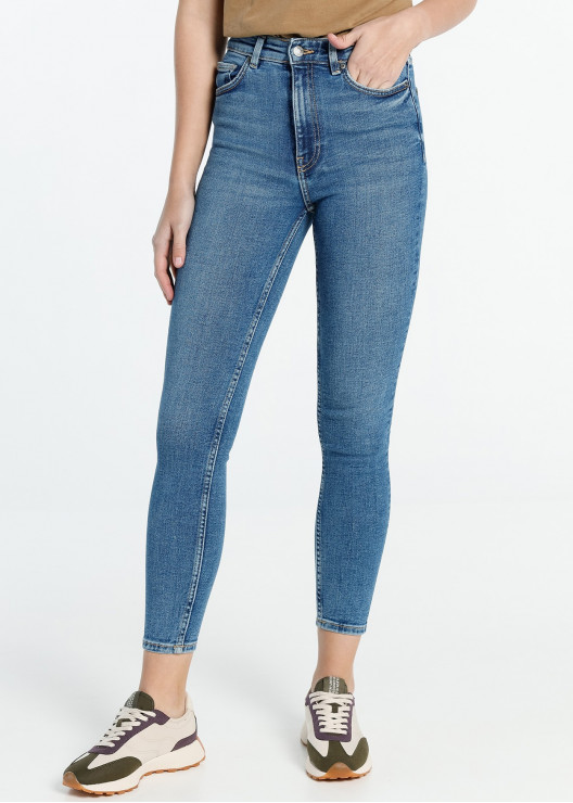 Denim ajusté à taille haute